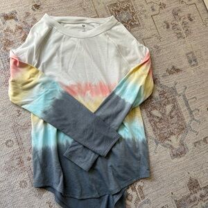 SO Women's Long Sleeve Tie-Dye Tee - Multicolor